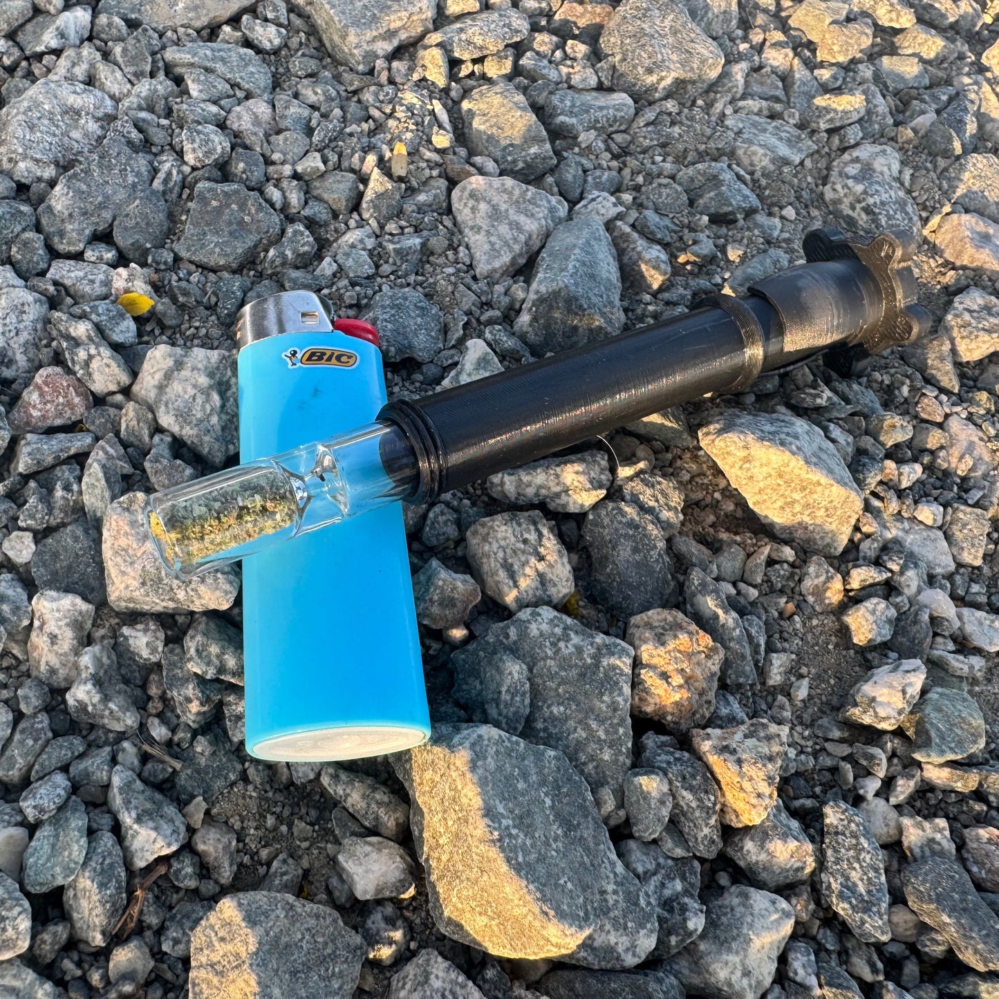 düb tube. secure one-hitter storage inside SRAM DUB spindle