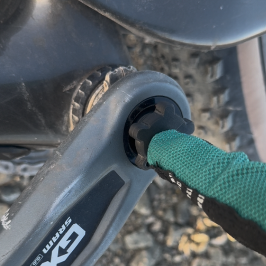 düb tube. secure one-hitter storage inside SRAM DUB spindle