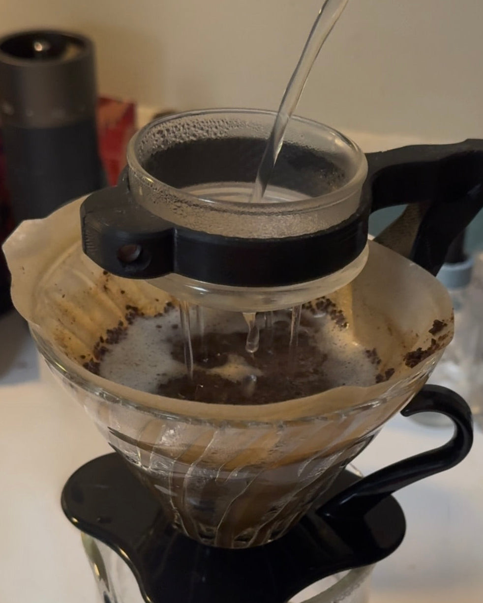 drip clip. stationary glass pouring diffuser for v60